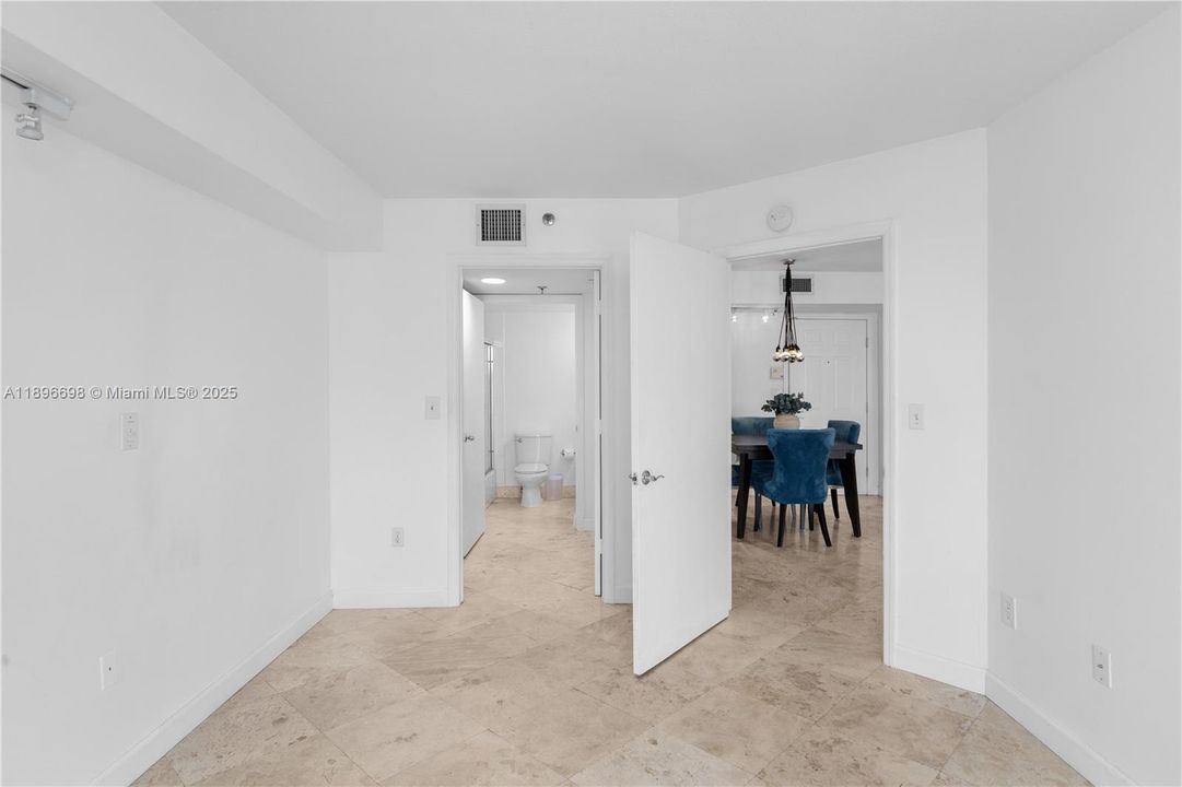 Recently Rented: $3,600 (2 beds, 2 baths, 870 Square Feet)
