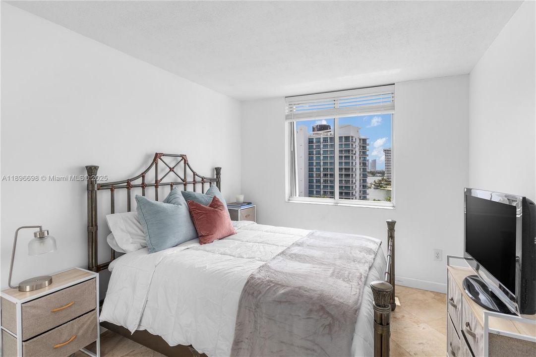 Recently Rented: $3,600 (2 beds, 2 baths, 870 Square Feet)