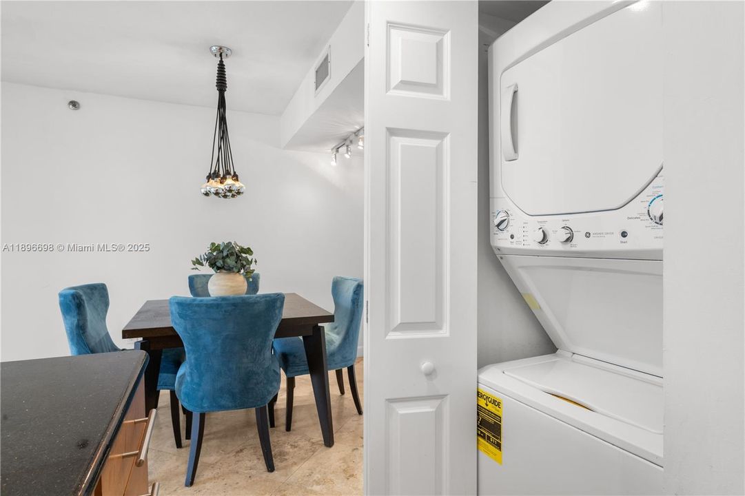 Recently Rented: $3,600 (2 beds, 2 baths, 870 Square Feet)