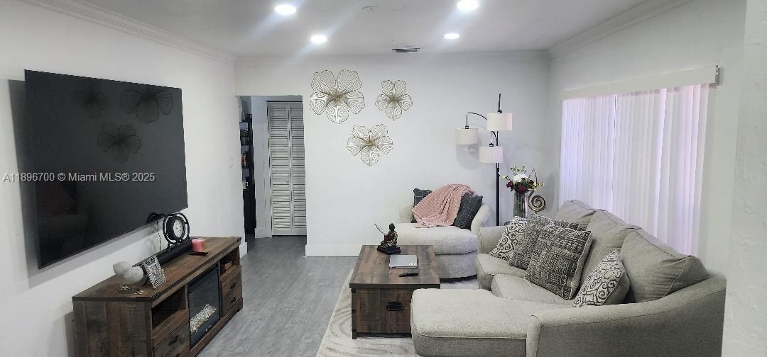 En Venta: $620,000 (3 camas, 2 baños, 1666 Pies cuadrados)