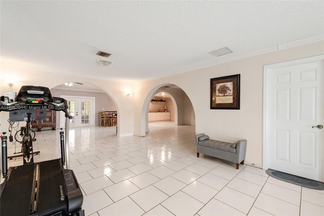 En Venta: $1,300,000 (5 camas, 3 baños, 4412 Pies cuadrados)