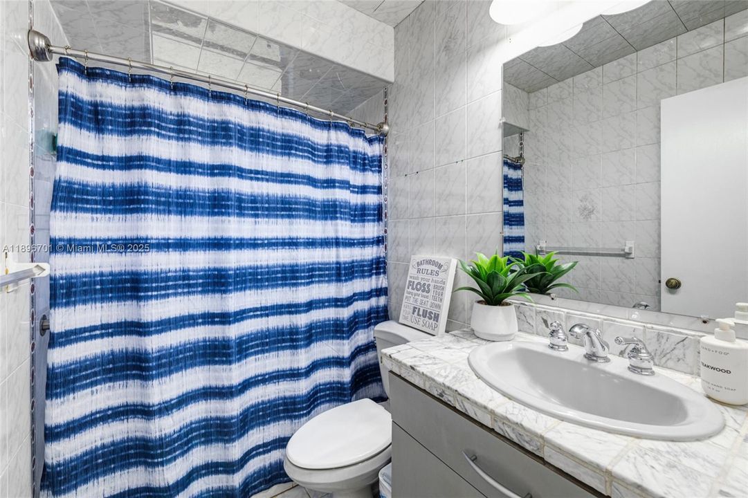 En Venta: $1,300,000 (5 camas, 3 baños, 4412 Pies cuadrados)