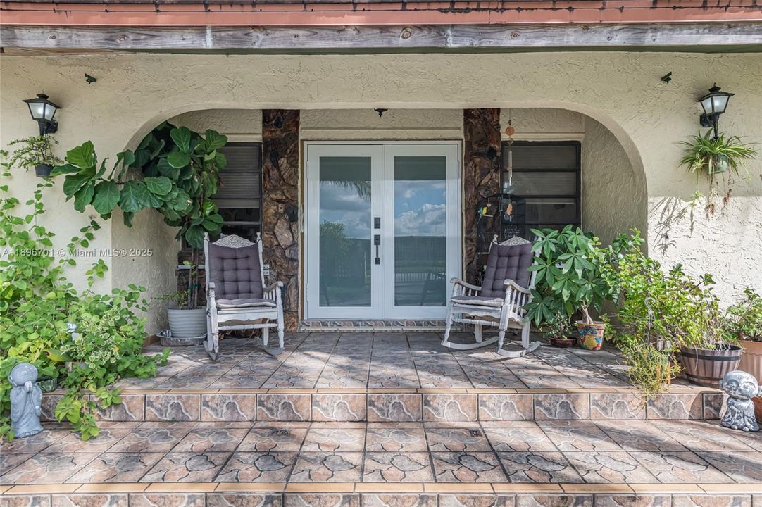 En Venta: $1,300,000 (5 camas, 3 baños, 4412 Pies cuadrados)