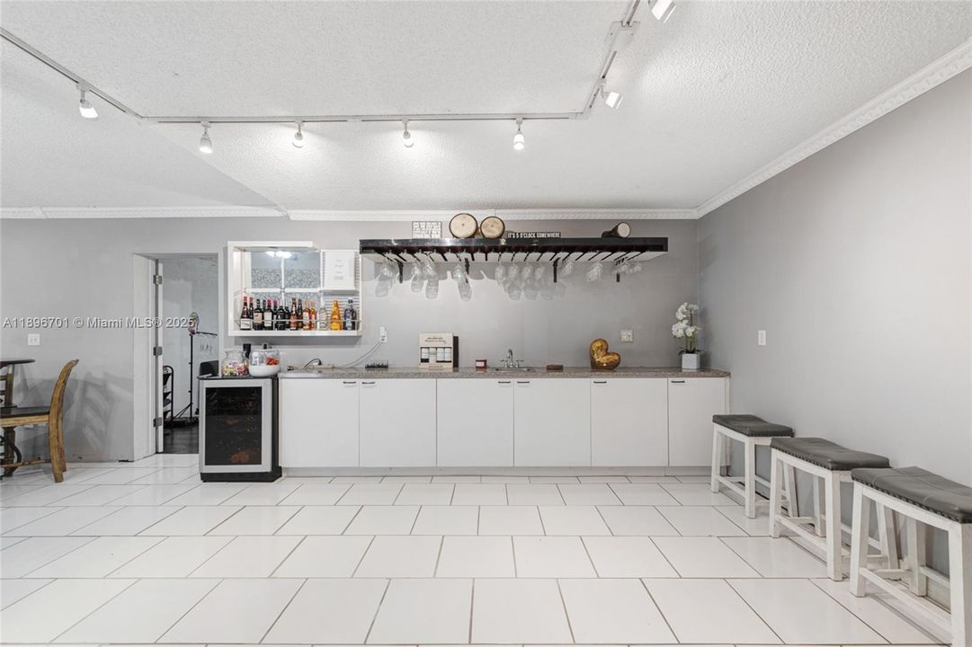 En Venta: $1,300,000 (5 camas, 3 baños, 4412 Pies cuadrados)