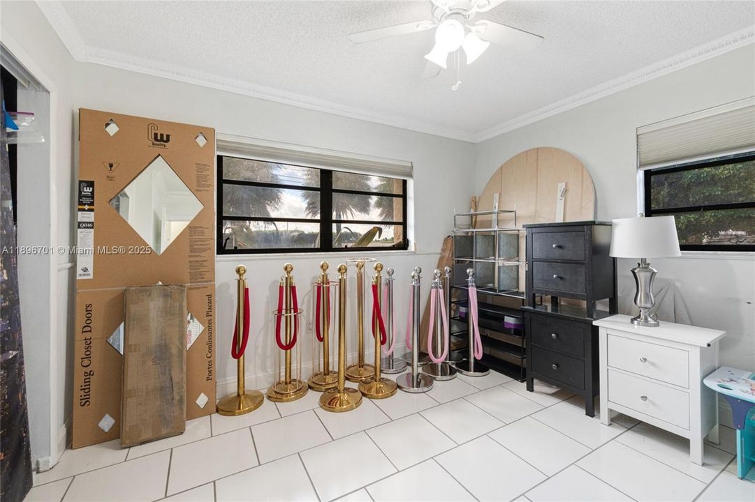 En Venta: $1,300,000 (5 camas, 3 baños, 4412 Pies cuadrados)