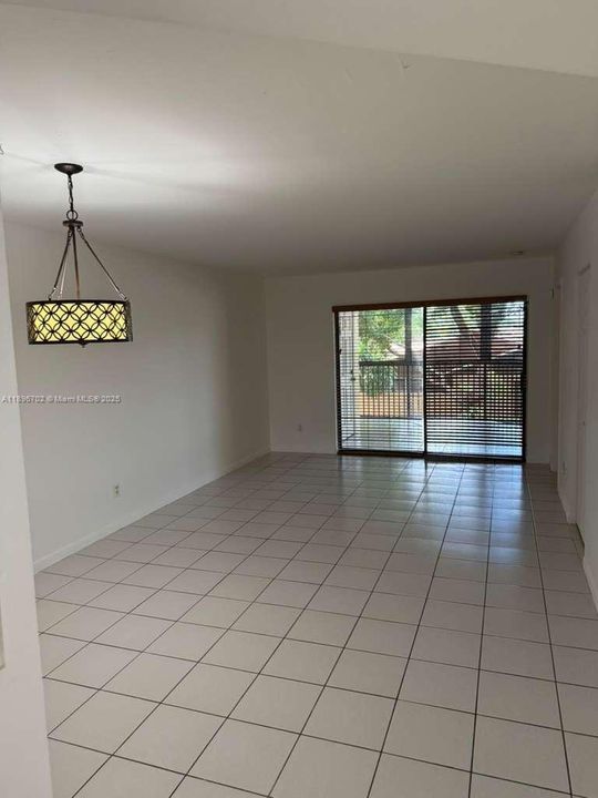 Active With Contract: $1,900 (2 beds, 2 baths, 820 Square Feet)
