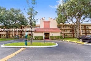 Active With Contract: $1,900 (2 beds, 2 baths, 820 Square Feet)