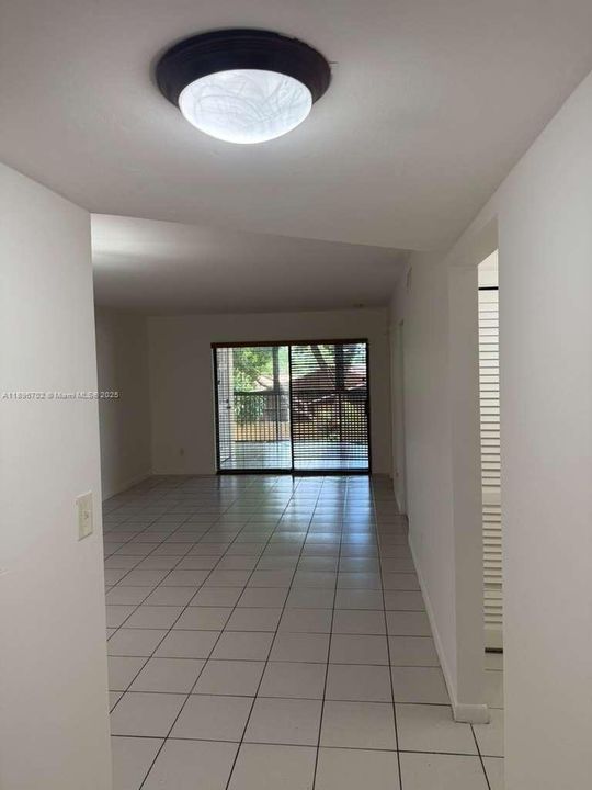 Active With Contract: $1,900 (2 beds, 2 baths, 820 Square Feet)
