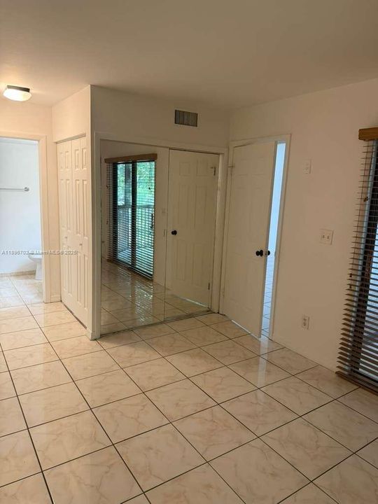 Active With Contract: $1,900 (2 beds, 2 baths, 820 Square Feet)