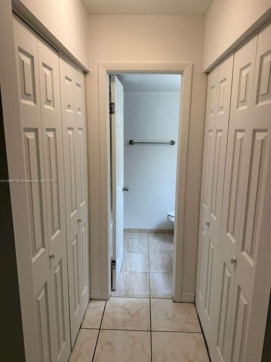 Active With Contract: $1,900 (2 beds, 2 baths, 820 Square Feet)