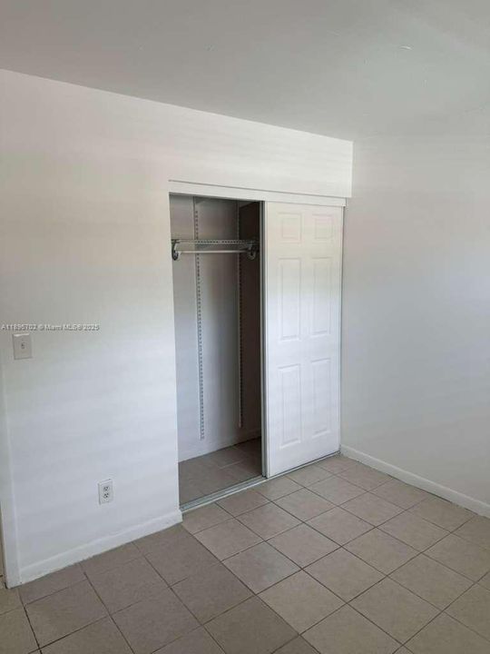 Active With Contract: $1,900 (2 beds, 2 baths, 820 Square Feet)