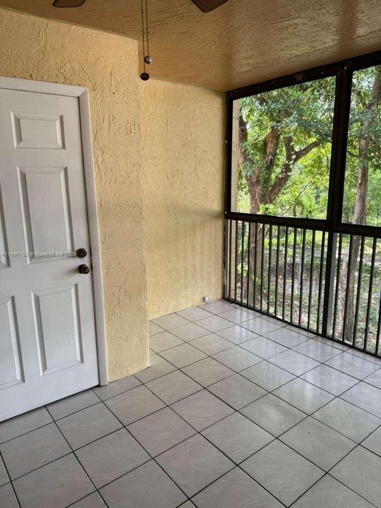 Active With Contract: $1,900 (2 beds, 2 baths, 820 Square Feet)