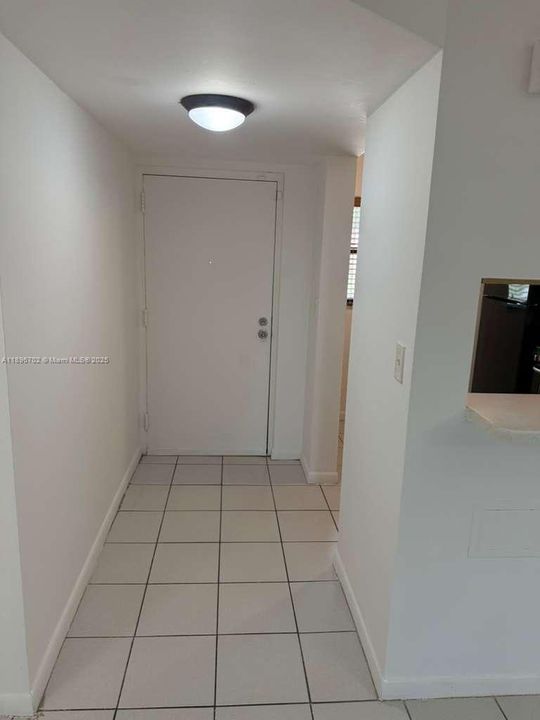 Active With Contract: $1,900 (2 beds, 2 baths, 820 Square Feet)