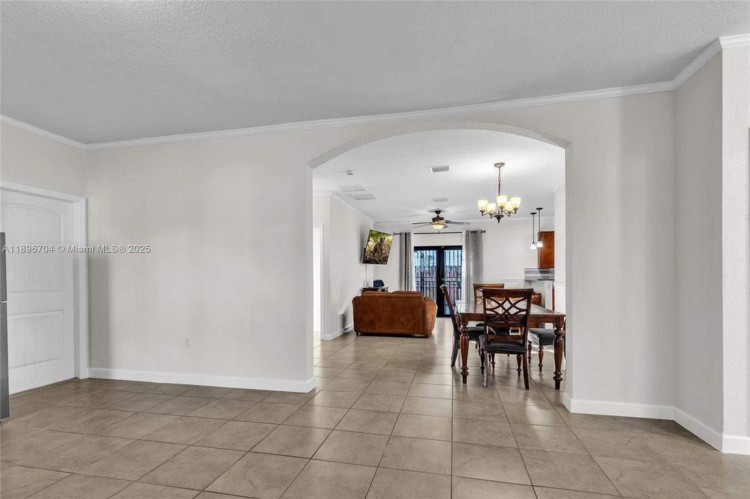 最近售出: $529,000 (3 贝兹, 2 浴室, 1573 平方英尺)