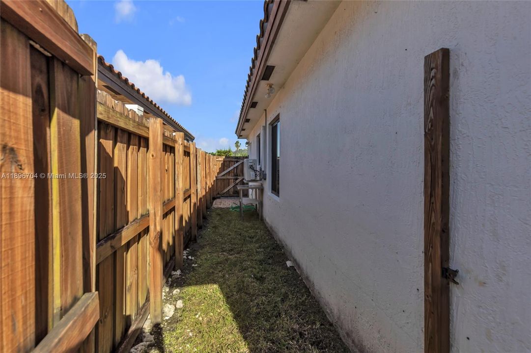 最近售出: $529,000 (3 贝兹, 2 浴室, 1573 平方英尺)