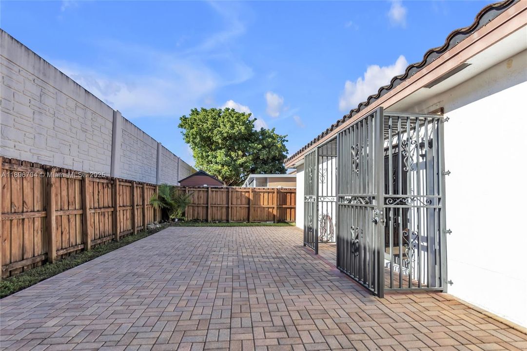 最近售出: $529,000 (3 贝兹, 2 浴室, 1573 平方英尺)