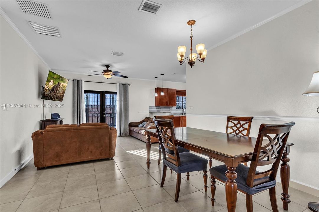 最近售出: $529,000 (3 贝兹, 2 浴室, 1573 平方英尺)