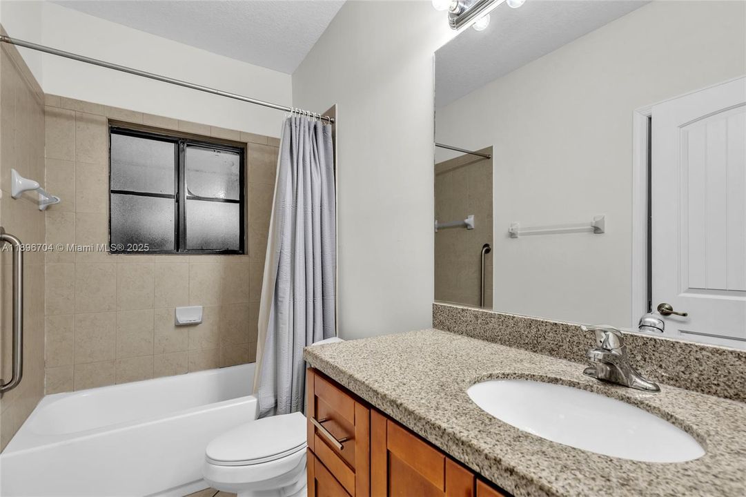 最近售出: $529,000 (3 贝兹, 2 浴室, 1573 平方英尺)