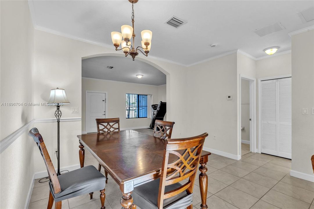 最近售出: $529,000 (3 贝兹, 2 浴室, 1573 平方英尺)