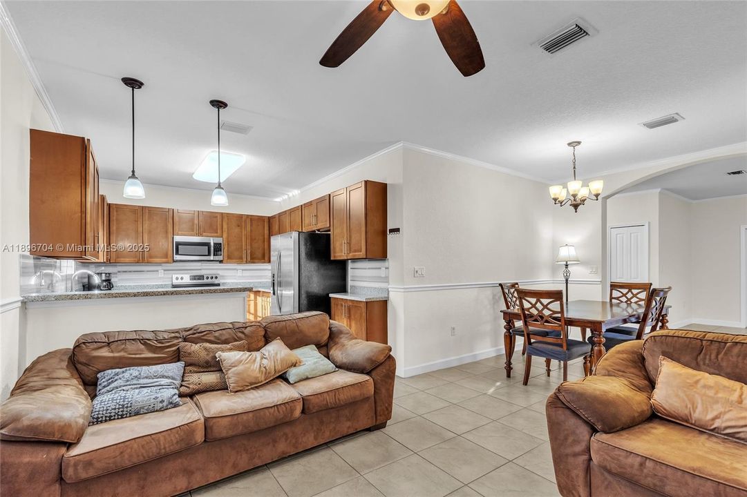 最近售出: $529,000 (3 贝兹, 2 浴室, 1573 平方英尺)