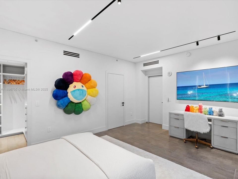 For Rent: $16,500 (2 beds, 2 baths, 2803 Square Feet)