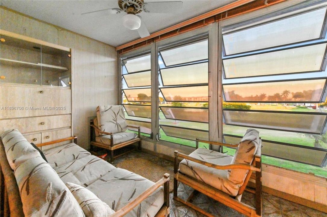 For Sale: $135,000 (2 beds, 2 baths, 1156 Square Feet)