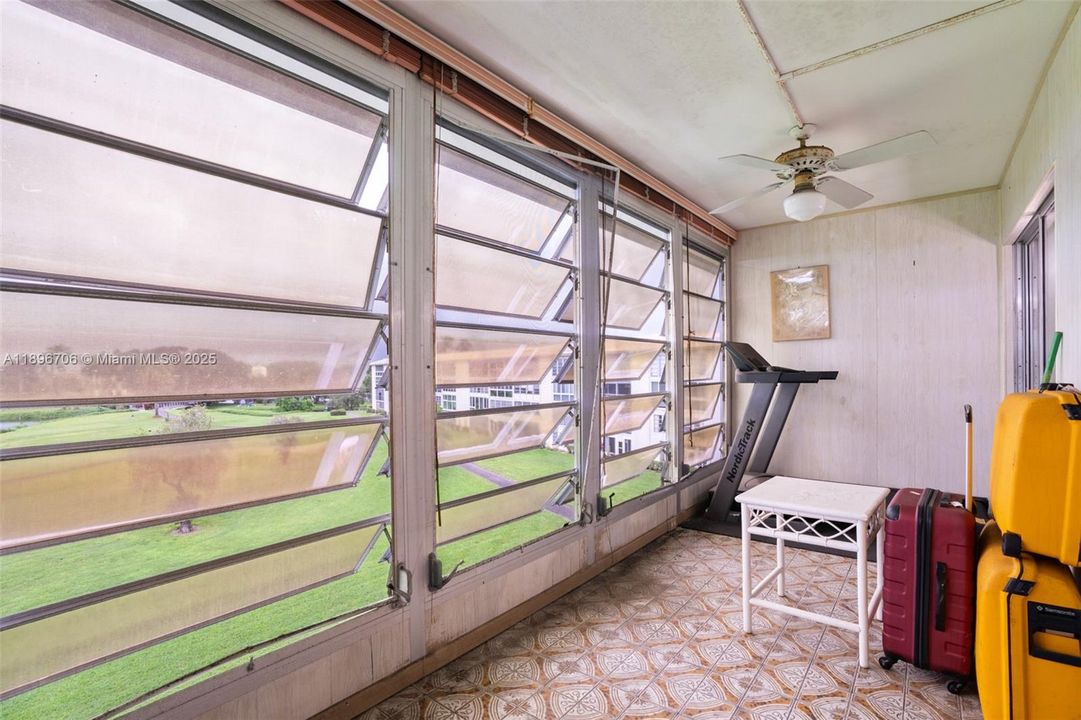 For Sale: $135,000 (2 beds, 2 baths, 1156 Square Feet)