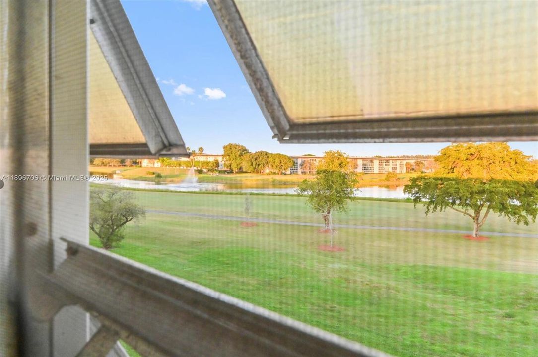 For Sale: $135,000 (2 beds, 2 baths, 1156 Square Feet)