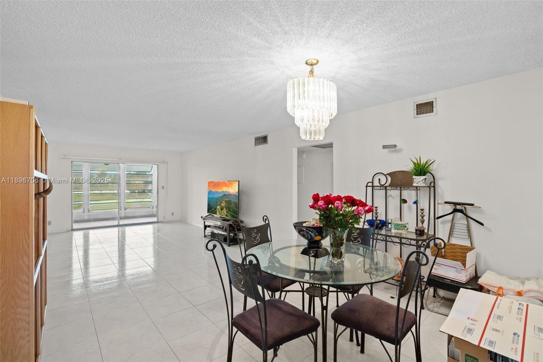 For Sale: $135,000 (2 beds, 2 baths, 1156 Square Feet)