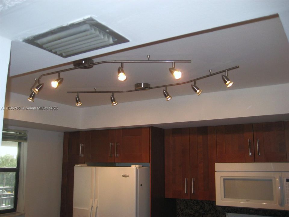 В аренду: $2,700 (2 спален, 2 ванн, 1292 Квадратных фут)