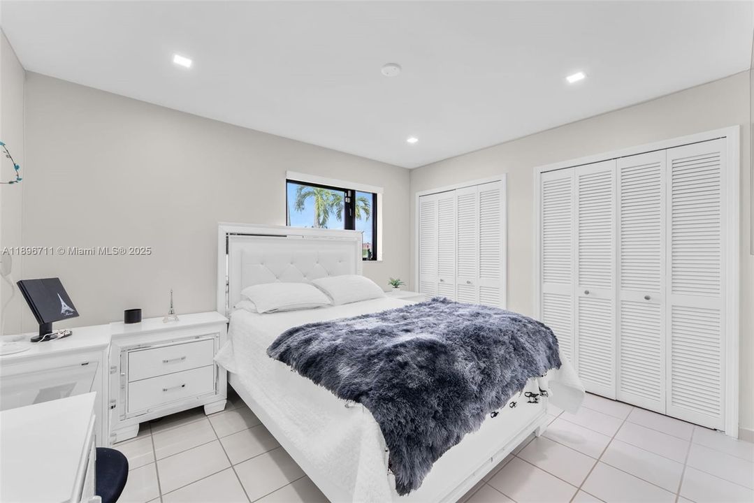 For Rent: $4,900 (4 beds, 2 baths, 2067 Square Feet)