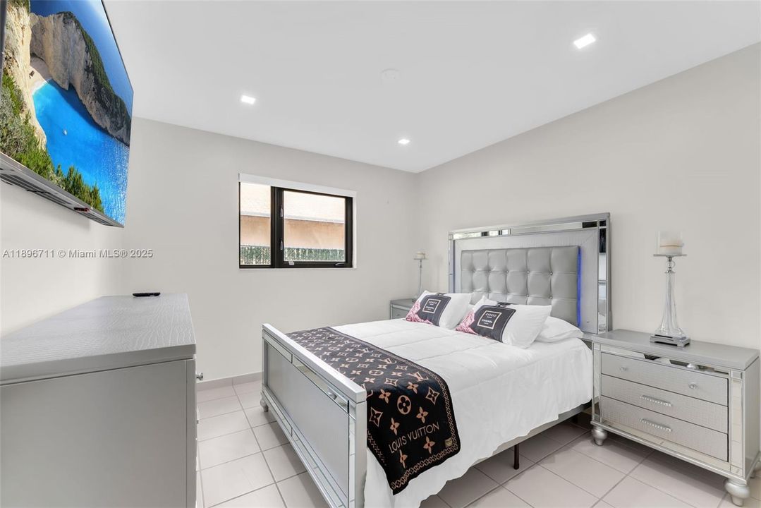 For Rent: $4,900 (4 beds, 2 baths, 2067 Square Feet)