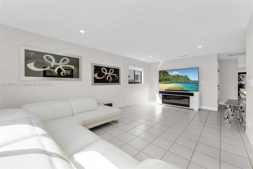 For Rent: $4,900 (4 beds, 2 baths, 2067 Square Feet)