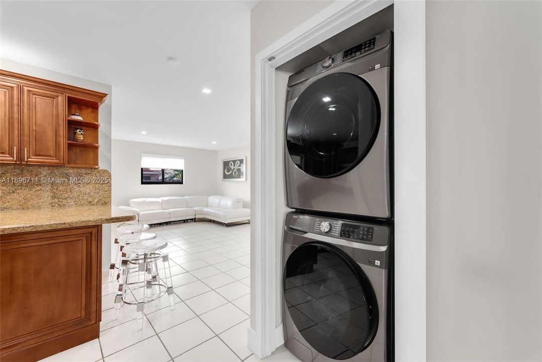 For Rent: $4,900 (4 beds, 2 baths, 2067 Square Feet)