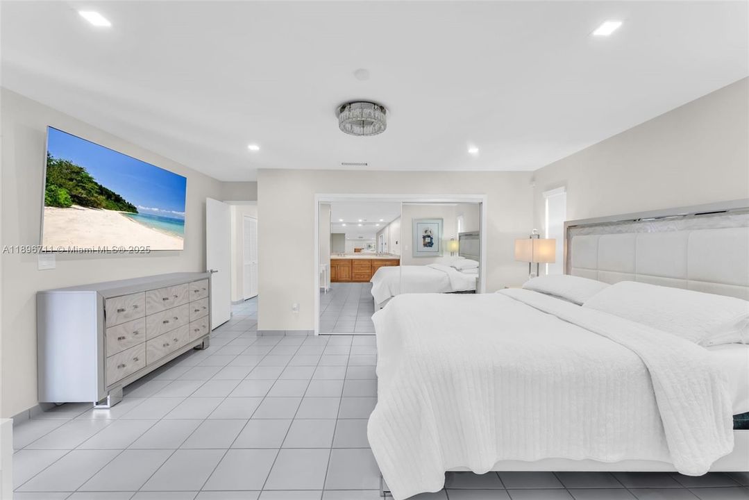 For Rent: $4,900 (4 beds, 2 baths, 2067 Square Feet)