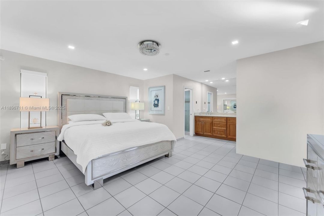 For Rent: $4,900 (4 beds, 2 baths, 2067 Square Feet)