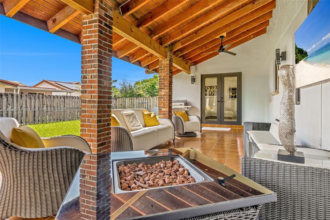 For Rent: $4,900 (4 beds, 2 baths, 2067 Square Feet)