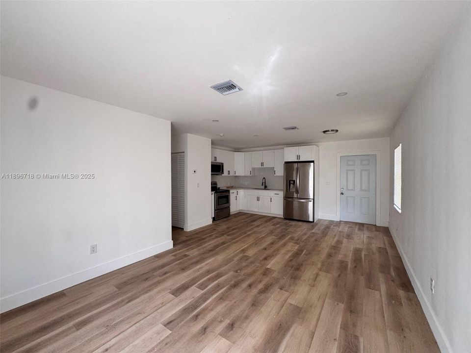 Active With Contract: $439,000 (3 beds, 2 baths, 912 Square Feet)