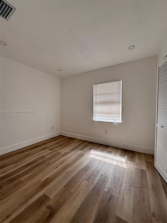 Active With Contract: $439,000 (3 beds, 2 baths, 912 Square Feet)