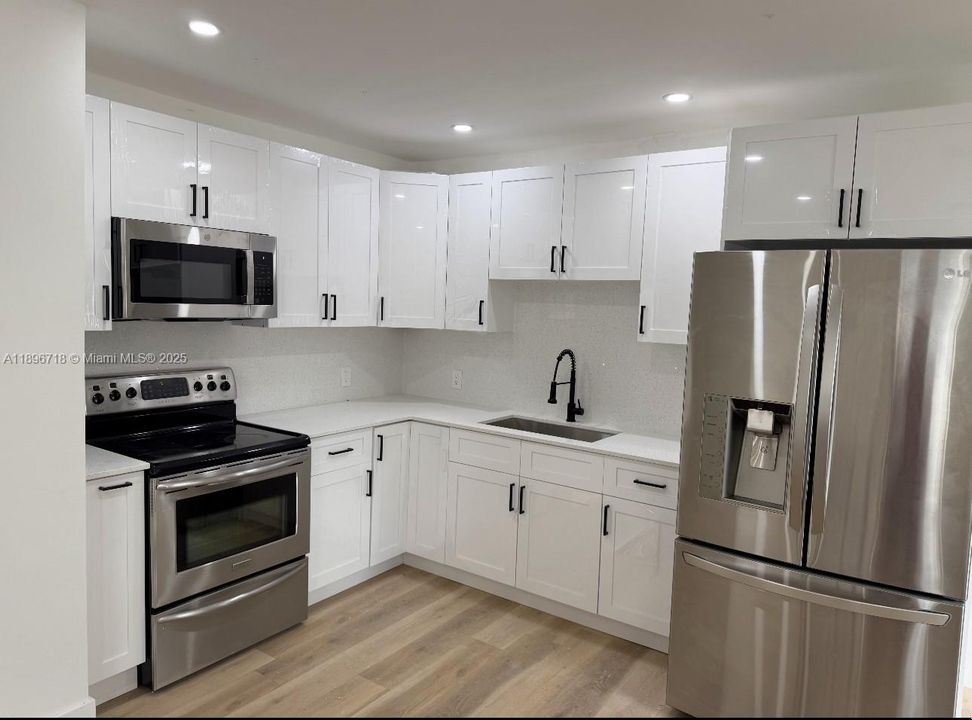 Active With Contract: $439,000 (3 beds, 2 baths, 912 Square Feet)