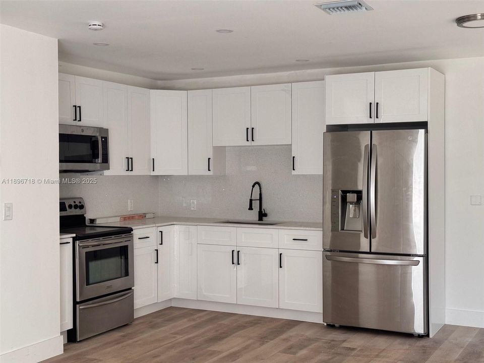 Active With Contract: $439,000 (3 beds, 2 baths, 912 Square Feet)