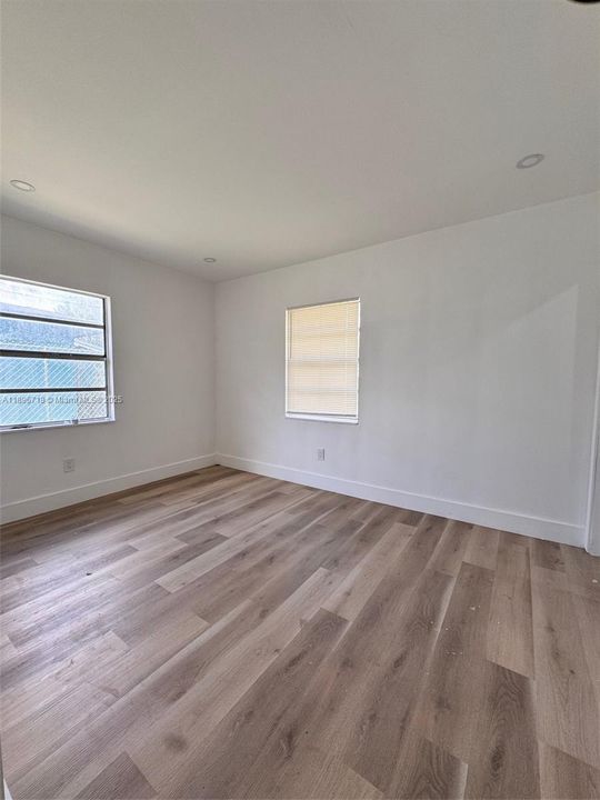 Active With Contract: $439,000 (3 beds, 2 baths, 912 Square Feet)
