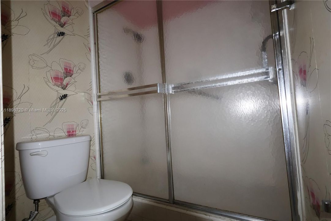 Под контрактом: $92,000 (2 спален, 2 ванн, 1225 Квадратных фут)