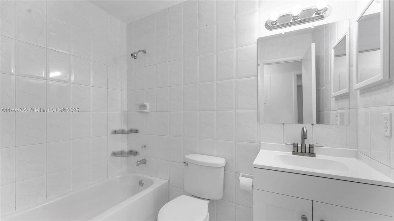 最近租的: $3,000 (3 贝兹, 2 浴室, 1221 平方英尺)