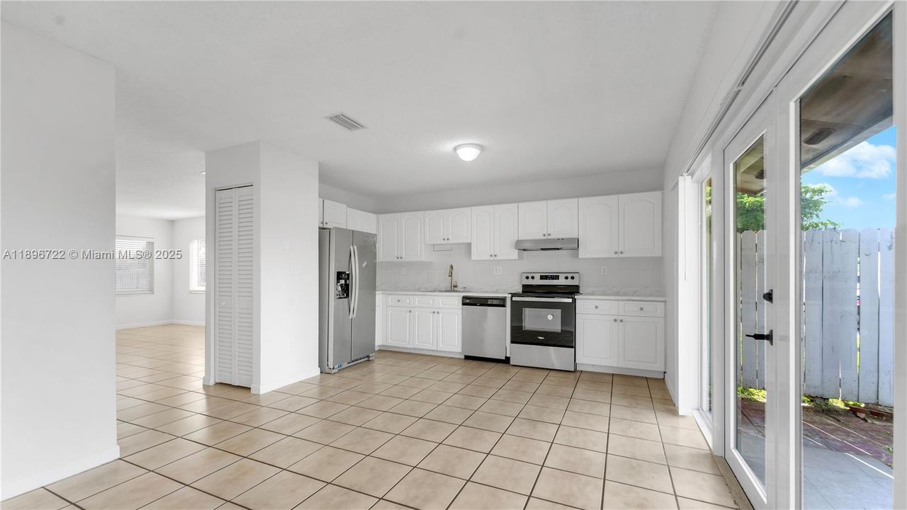 最近租的: $3,000 (3 贝兹, 2 浴室, 1221 平方英尺)