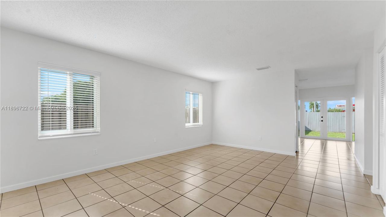 最近租的: $3,000 (3 贝兹, 2 浴室, 1221 平方英尺)