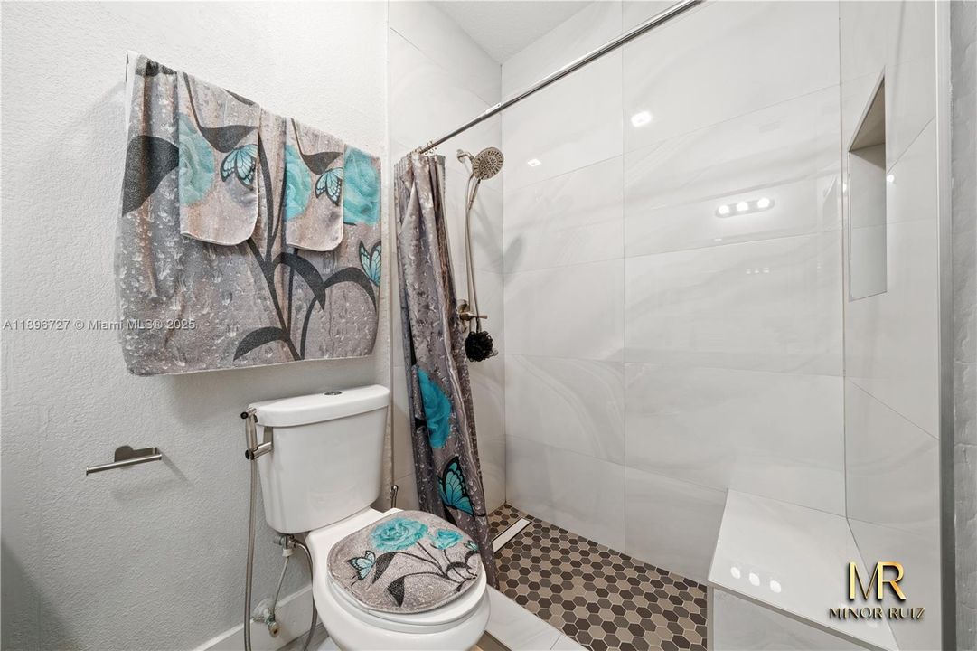 Active With Contract: $350,000 (3 beds, 2 baths, 1160 Square Feet)