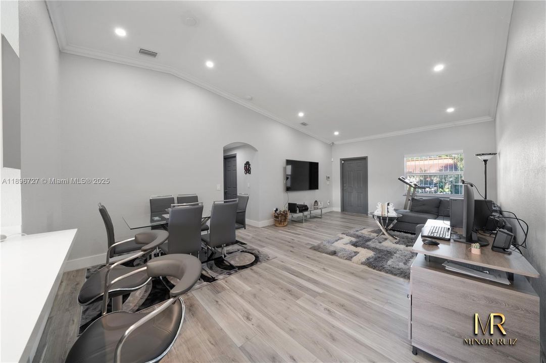 Active With Contract: $350,000 (3 beds, 2 baths, 1160 Square Feet)