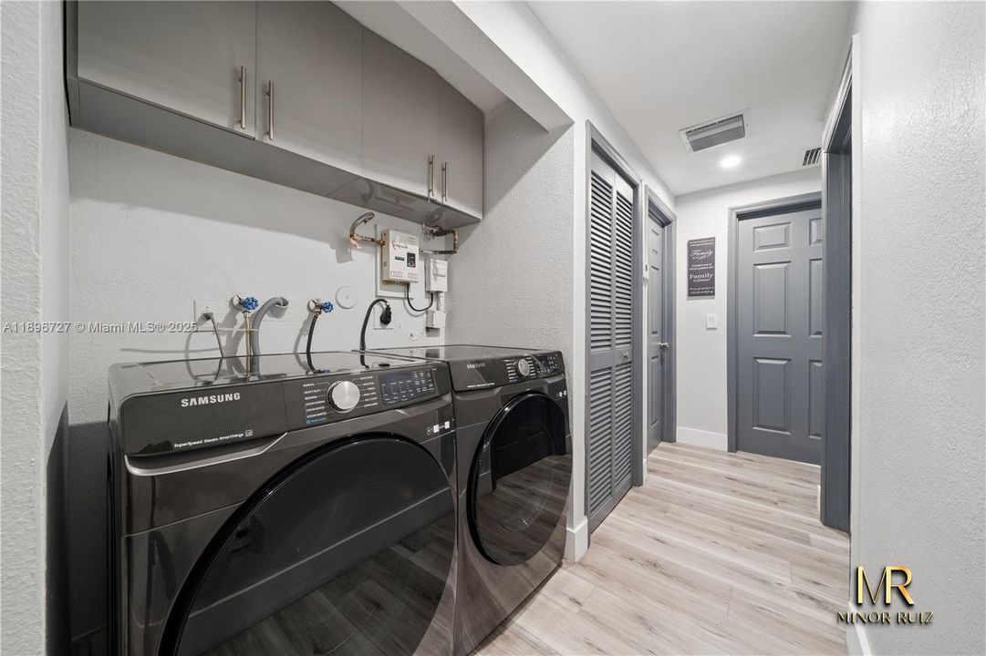 Active With Contract: $350,000 (3 beds, 2 baths, 1160 Square Feet)