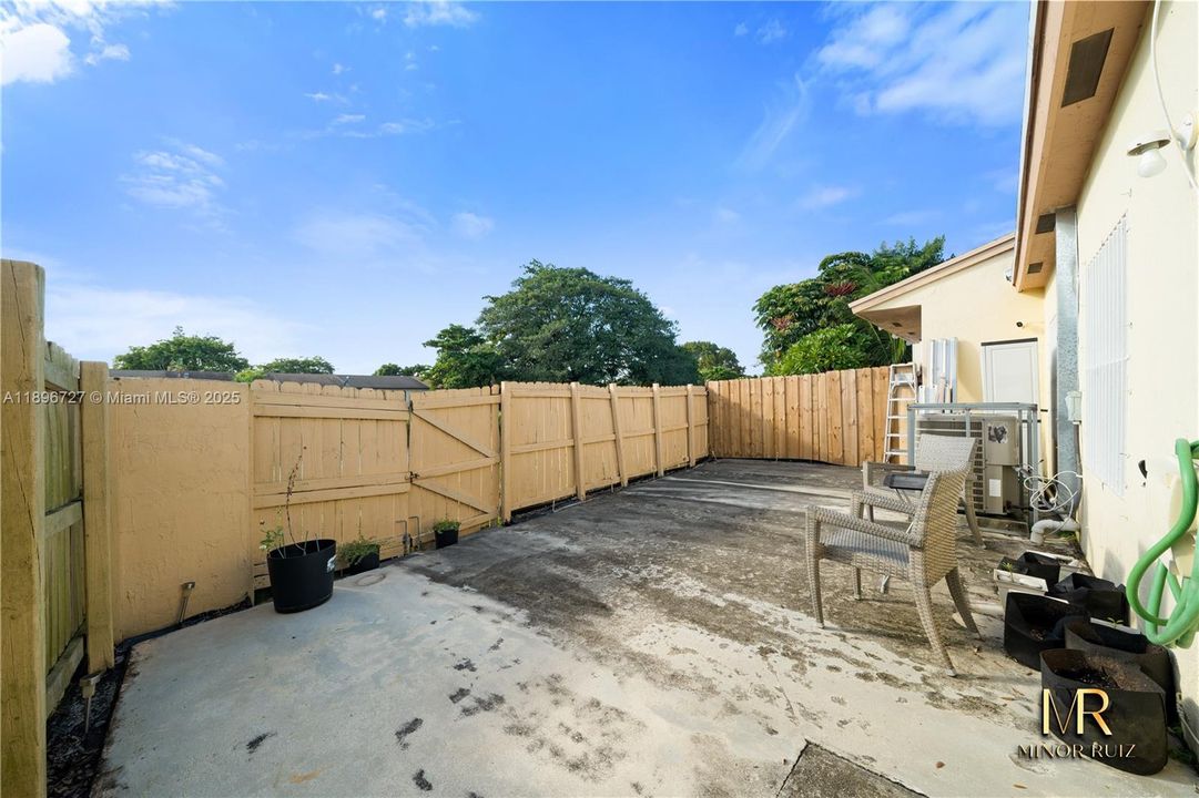 Active With Contract: $350,000 (3 beds, 2 baths, 1160 Square Feet)